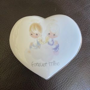 PRECIOUS MOMENTS FOREVER MINE HEART TRINKET BOX VINTAGE